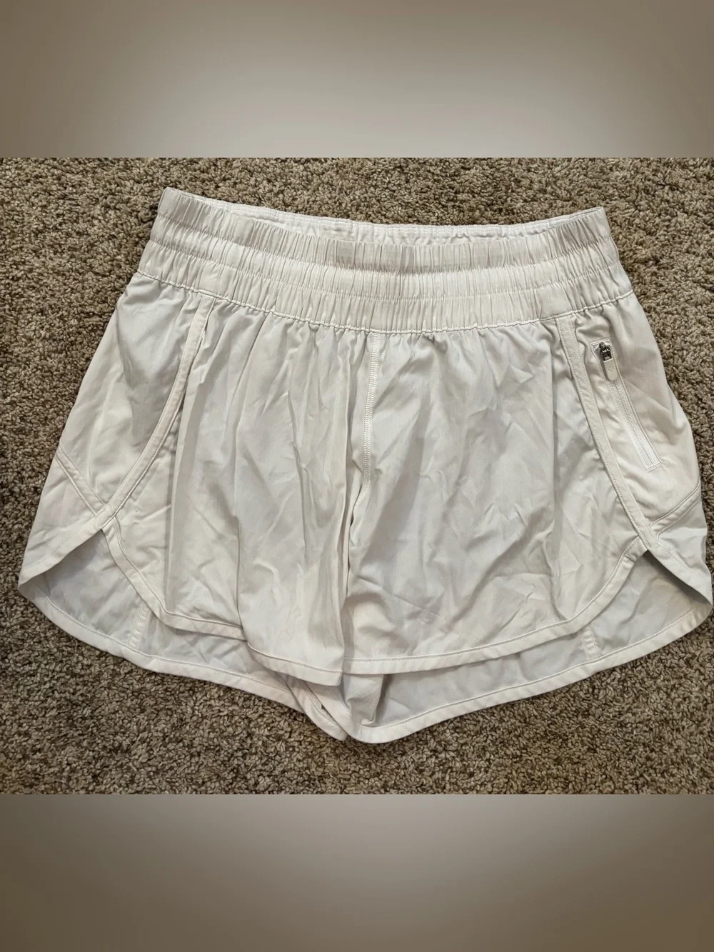 EUC! LULULEMON Hotty Hot low rise lined shorts. Size 8.